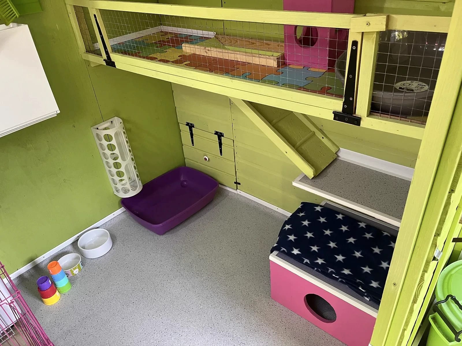Lime Tree Lodge partial snooze shelf, rabbit ramp and cushioned ground-floor hideaway